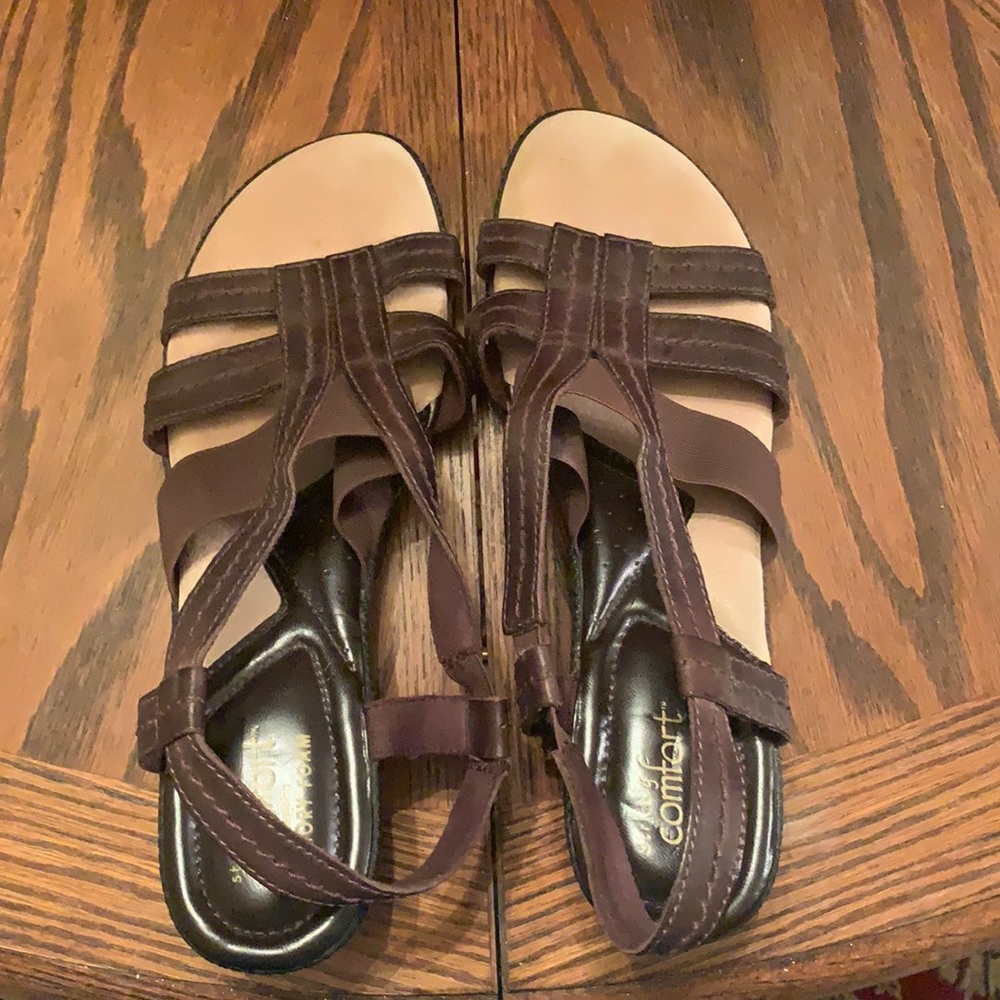- *Strictly Comfort Ladies Featuring Memory Foam Sz 9